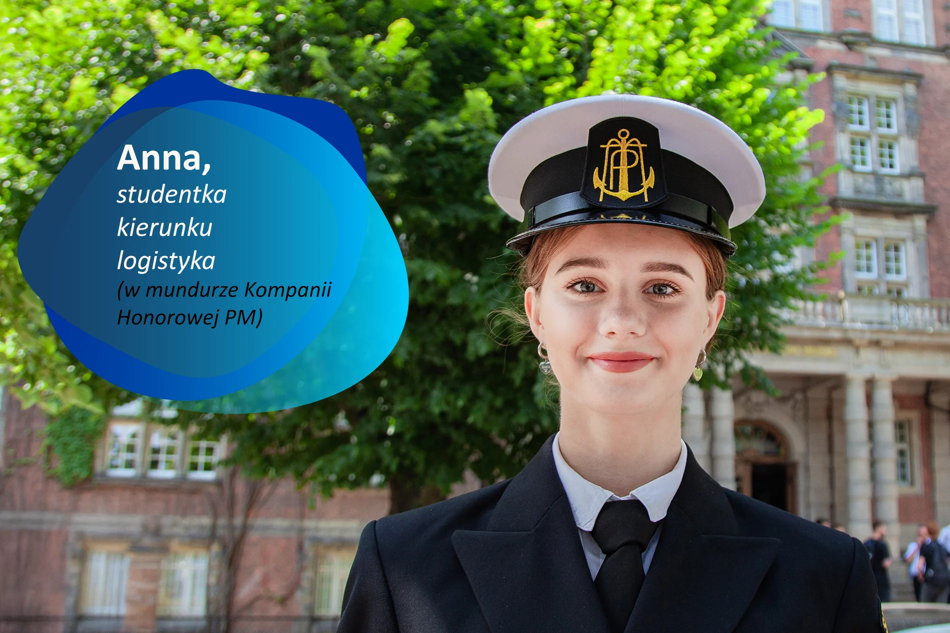 Ann, studentka kierunku logistyka, w mundurze Kompanii Honorowej Politechniki Morskiej w Szczecinie