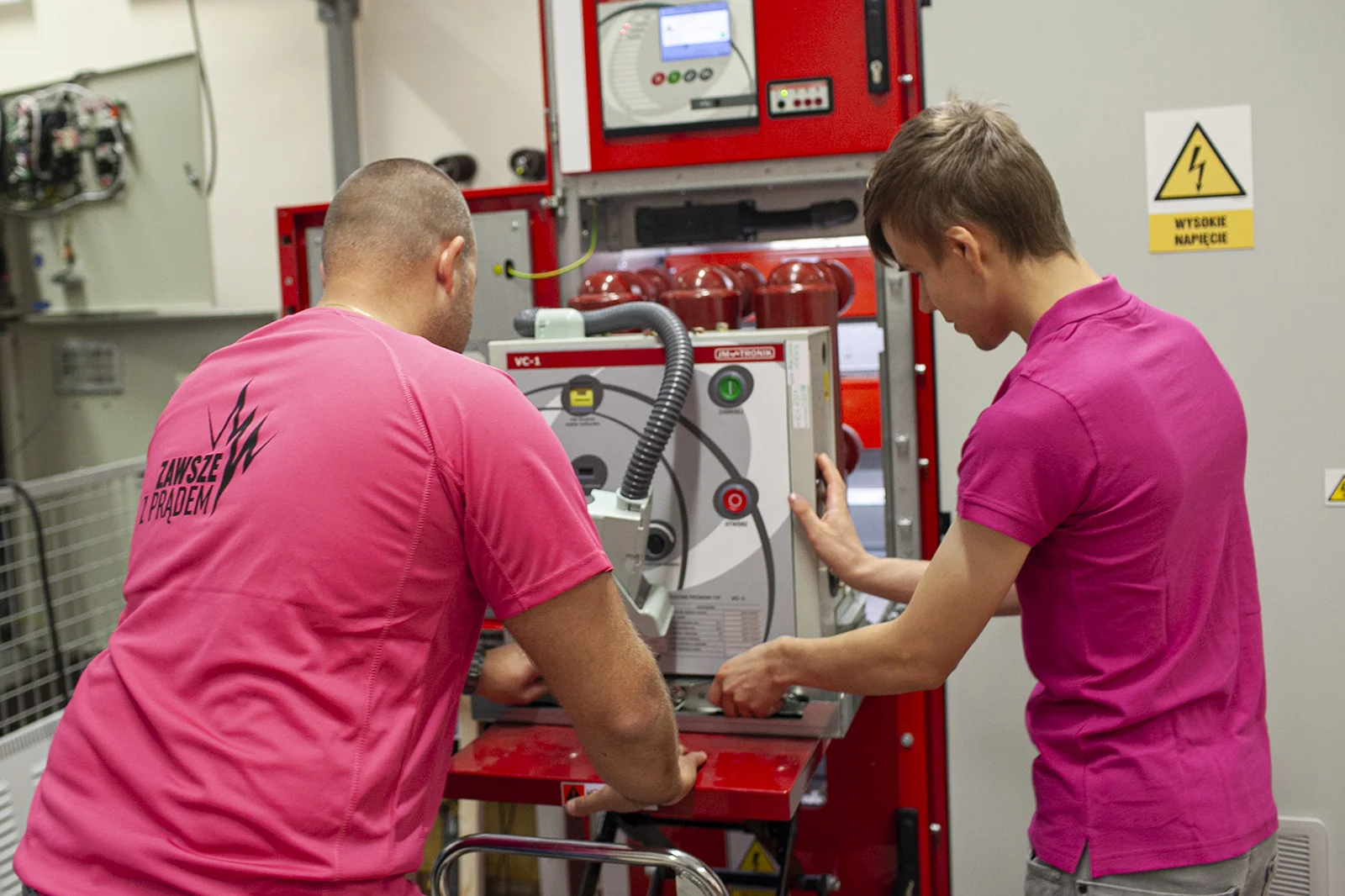 https://rekrutacja.pm.szczecin.pl/uploads/home/Laboratorium_WMiE_mechatronika_magenta_333.webp