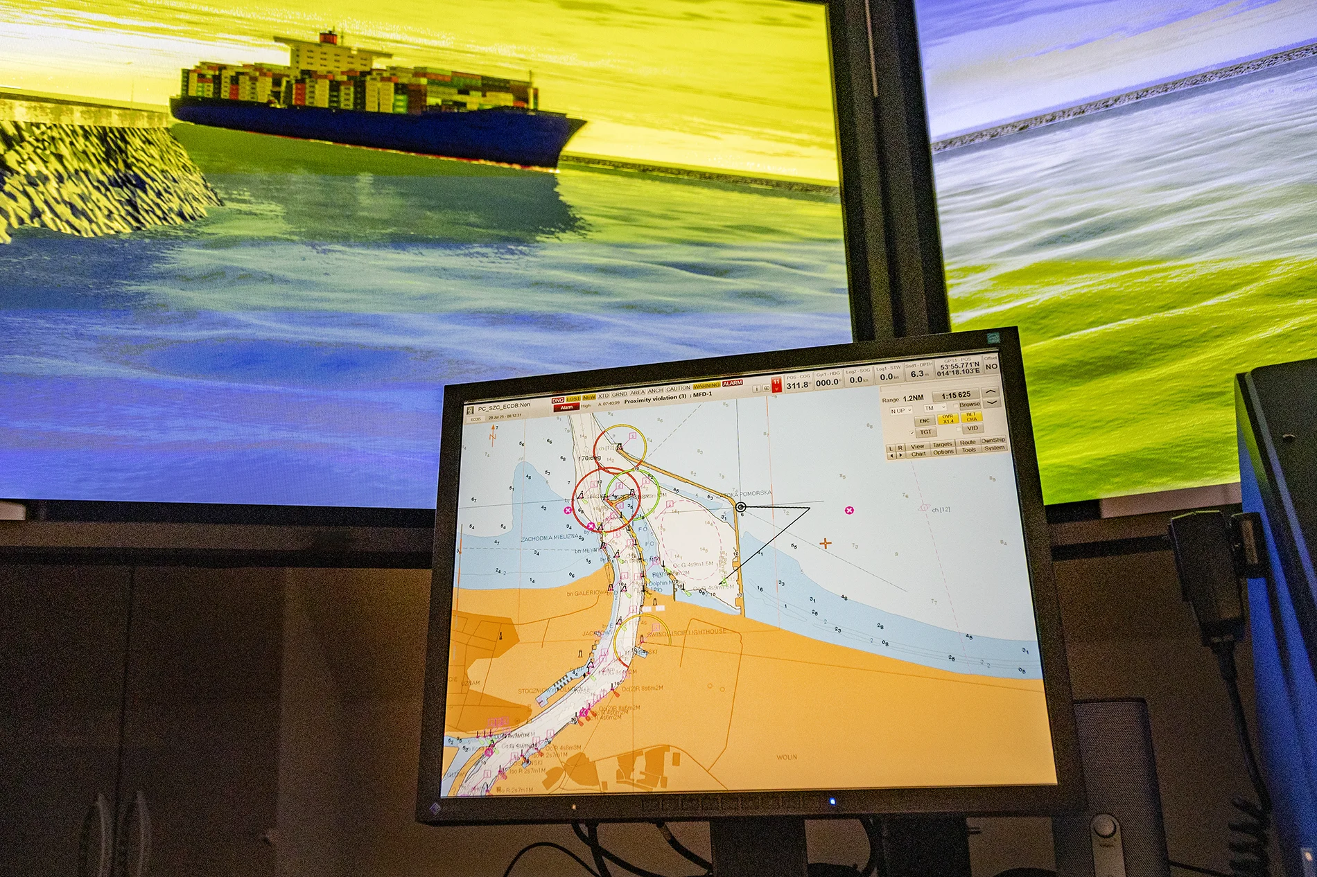 Symulator mostka nawigacyjnego na Politechnice Morskiej w Szczecinie