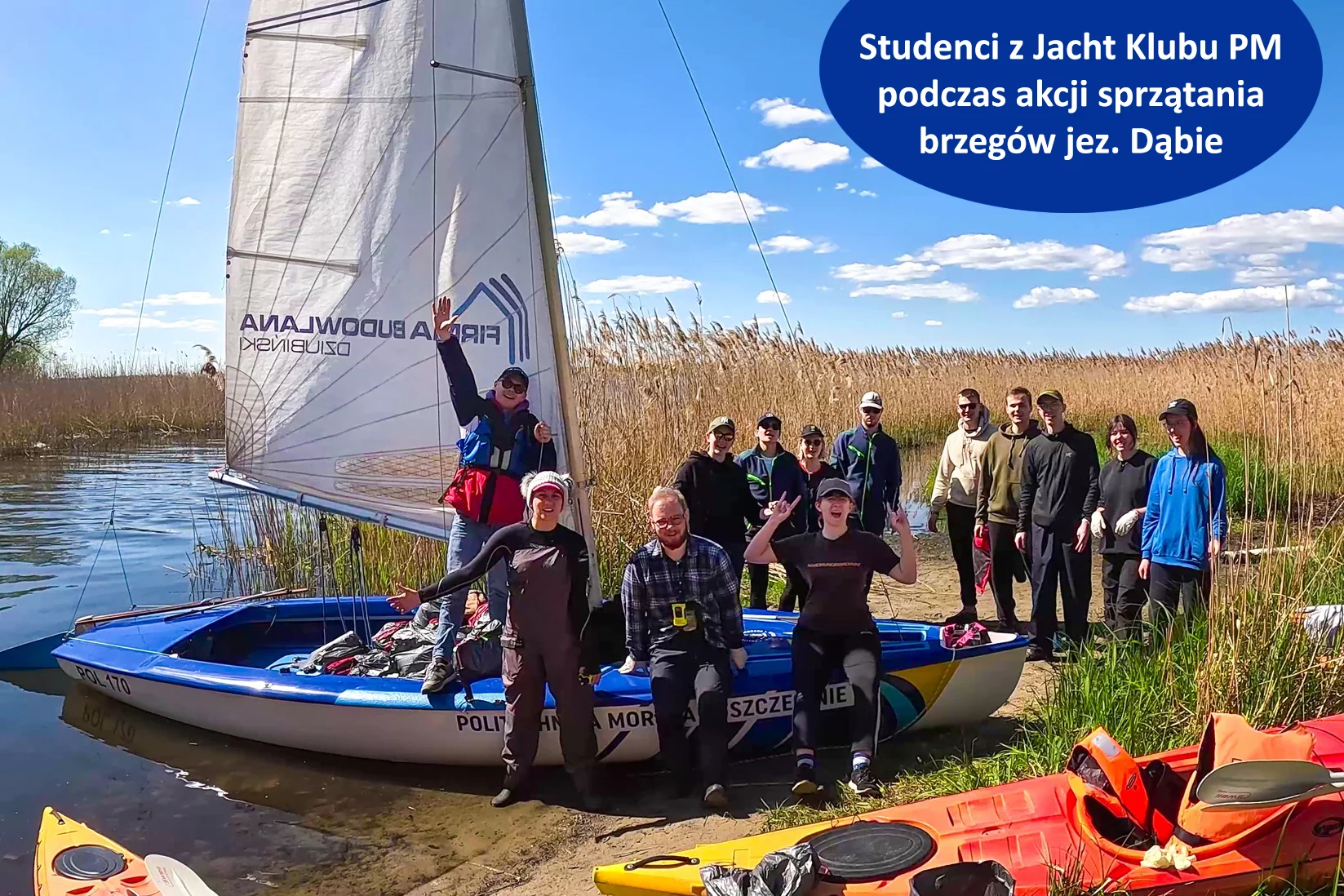 Studenci Jacht Klubu AMS podczas akcji sprzątania brzegów jez. Dąbie