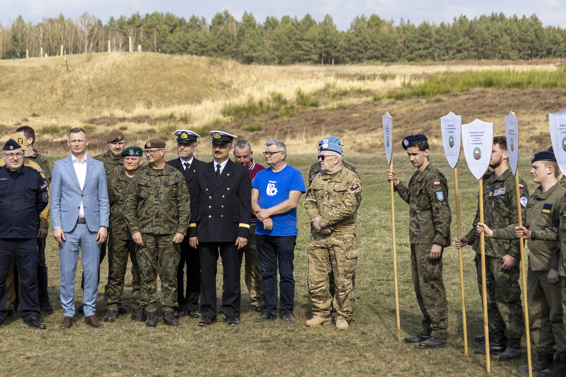Zaproszeni goście na rozdaniu nagród na VIII Ogólnopolskich Mistrzostwach Klas Mundurowych na poligonie drawskim