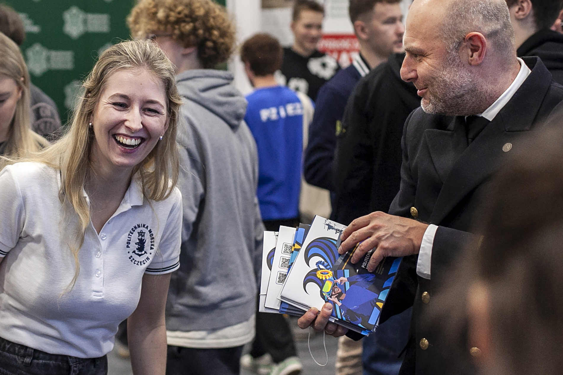 Pracownicy i studenci PM rozmawiają z uczniami na targach EDU DAY